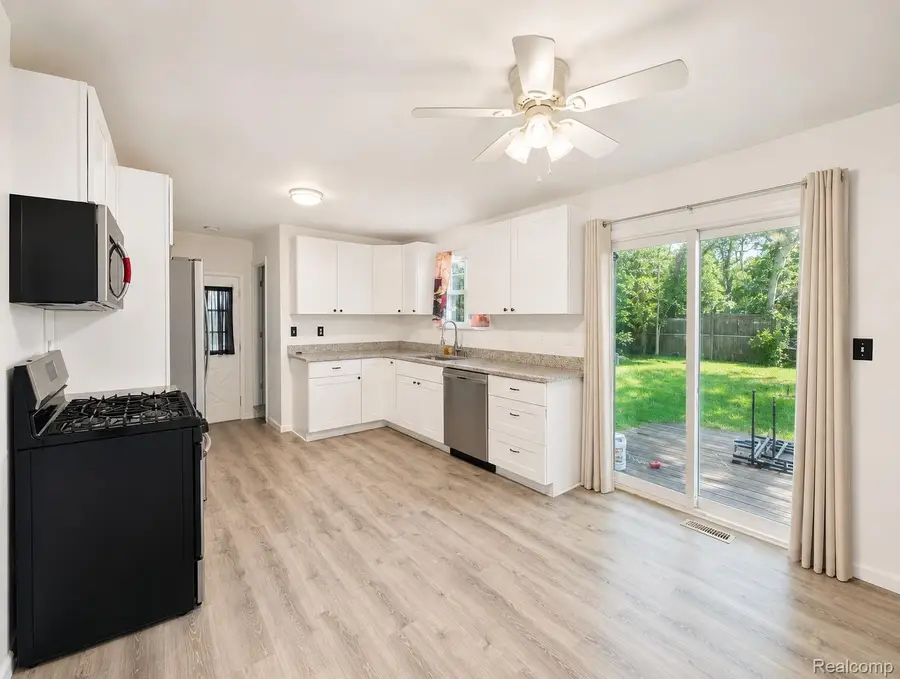 20471 Hollywood Street, Harper Woods, MI 48225 - #3
