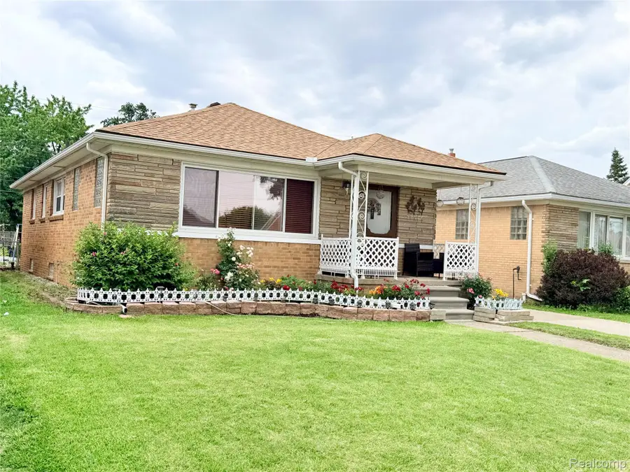 8152 Potomac, Center Line, MI 48015 - #2