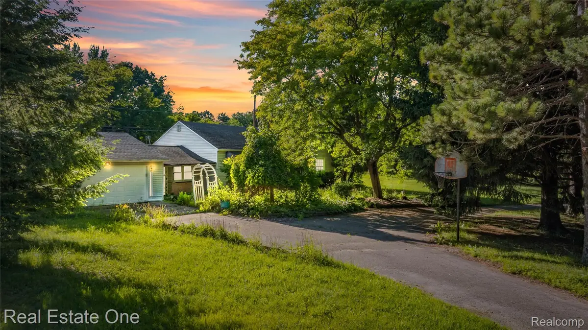 9585 N Eston Road, Clarkston, MI 48348 - #1