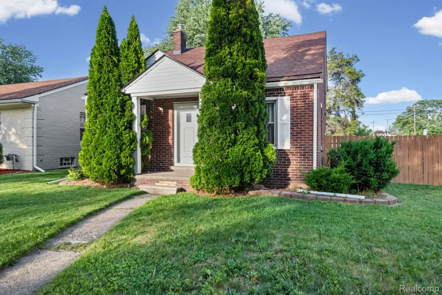 28100 Glenwood Street, Saint Clair Shores, MI 48081 - #2