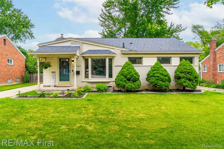 24024 Colchester Drive, Farmington, MI 48336 - #2