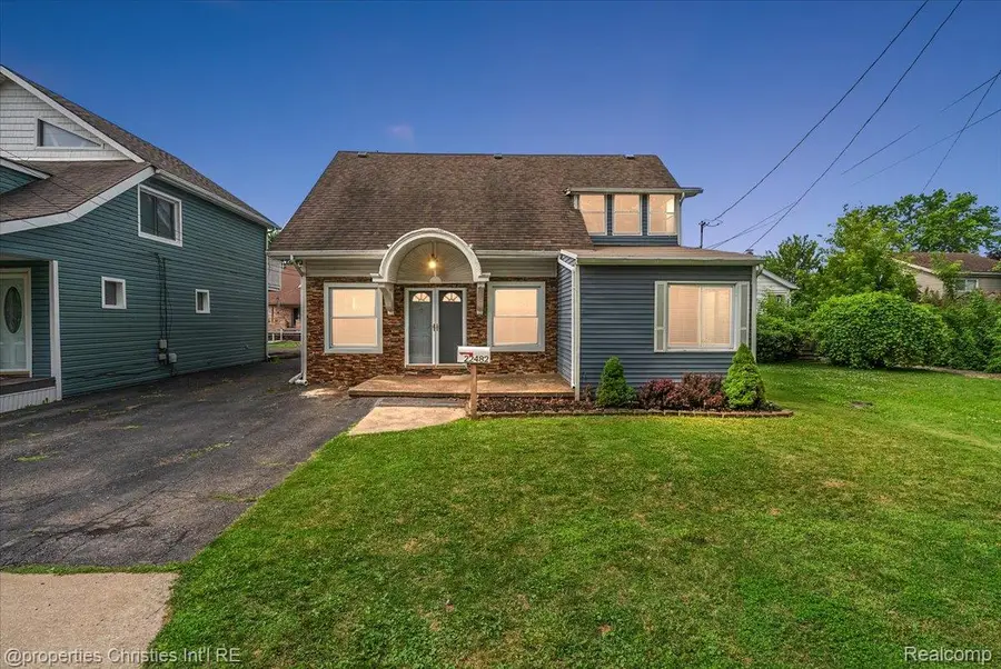 22482 Beach Street, Saint Clair Shores, MI 48081 - #2