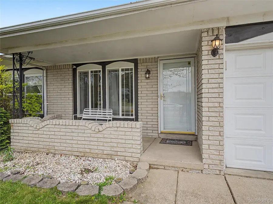 2419 Fox Hill Drive, Sterling Heights, MI 48310 - #2