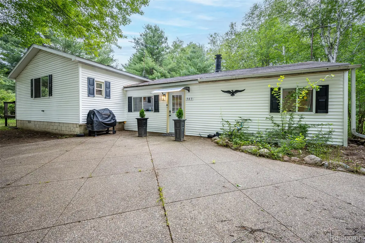 945 N Hockaday Road, Gladwin, MI 48624 - #1
