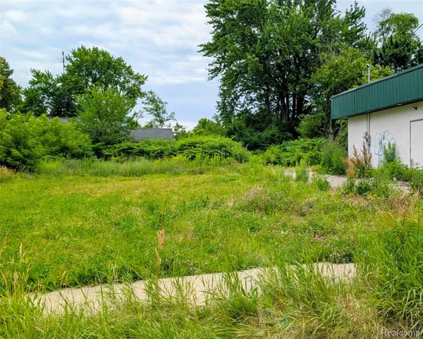 2620 Davison Road, Flint, MI 48506