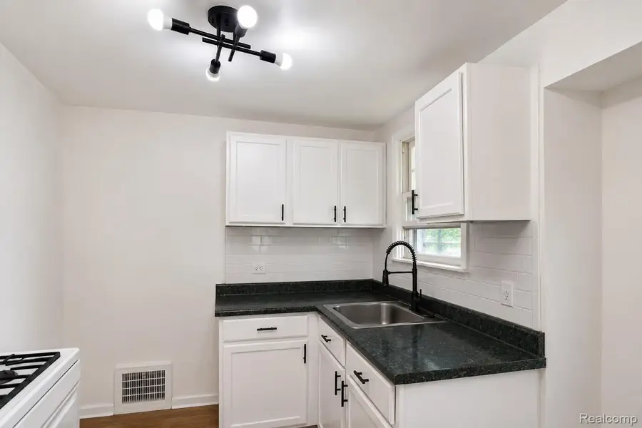 12087 Heyden Street, Detroit, MI 48228 - #3