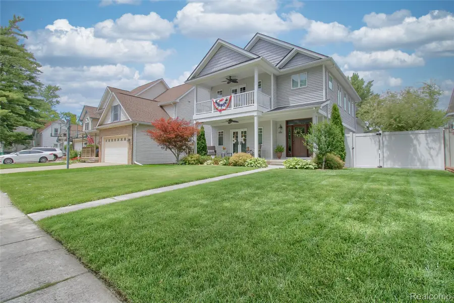 526 Plum Street, Wyandotte, MI 48192 - #2
