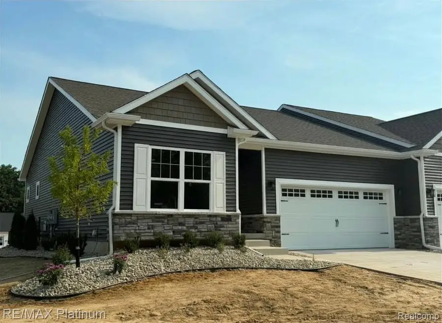 856 Oakwood Circle #44, Fenton, MI 48430 - #2
