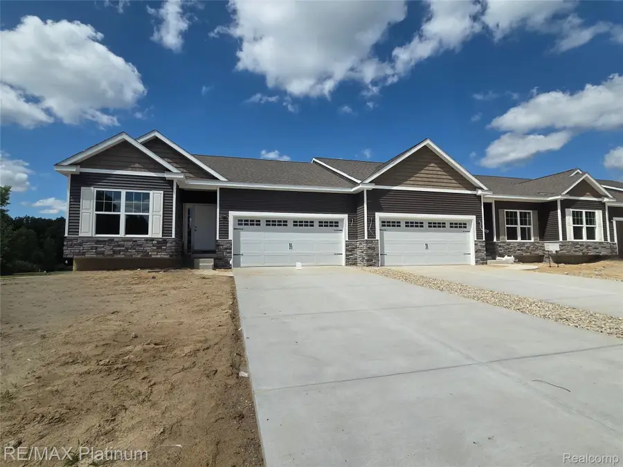 856 Oakwood Circle #44, Fenton, MI 48430 - #3