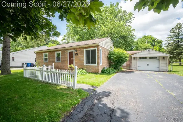 2347 Pauline Drive, Waterford, MI 48329