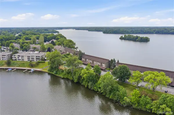 1695 Cliffs Landing, Ypsilanti, MI 48198