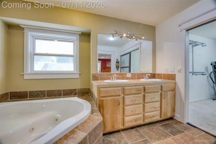 904 N Michigan Avenue, Howell, MI 48843 - #3