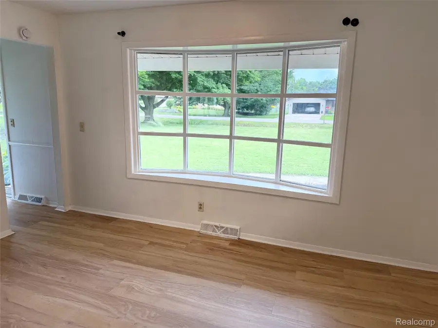 5347 Mapletree Drive, Flint, MI 48532 - #3
