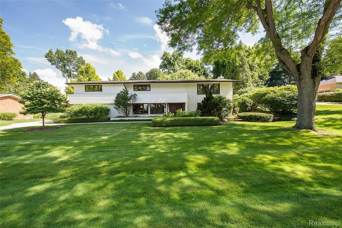 581 Woodway Court, Bloomfield, MI 48302 - #1