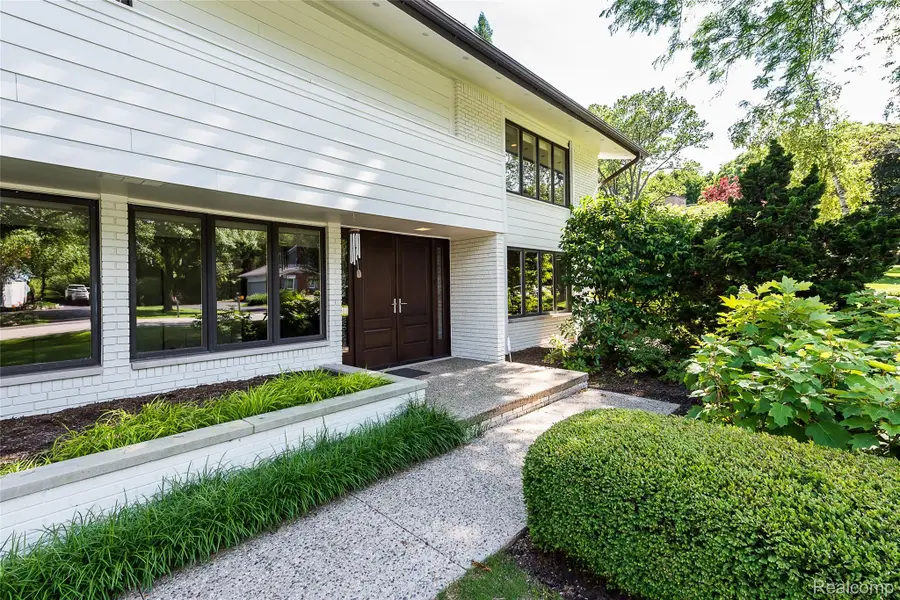 581 Woodway Court, Bloomfield, MI 48302 - #2