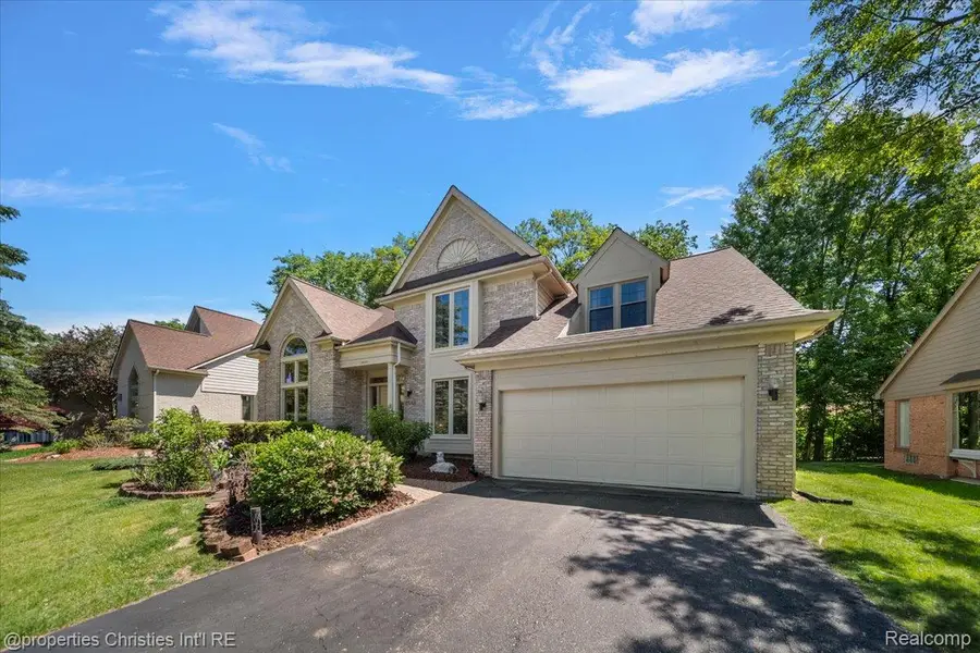 2685 Elizabeth Lane, West Bloomfield, MI 48324 - #2