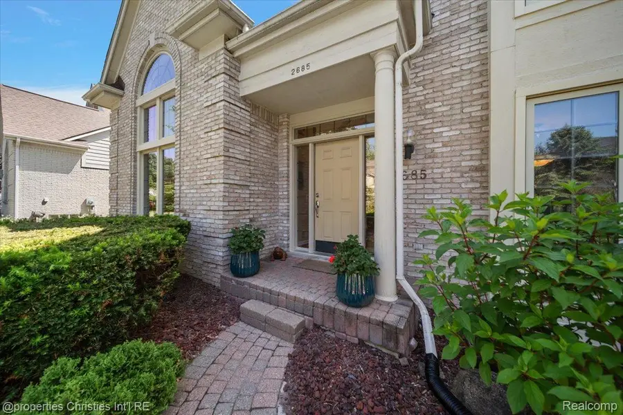 2685 Elizabeth Lane, West Bloomfield, MI 48324 - #3