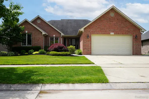 16154 White Water Drive, Macomb, MI 48042