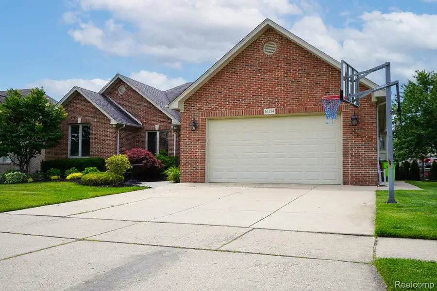16154 White Water Drive, Macomb, MI 48042 - #2
