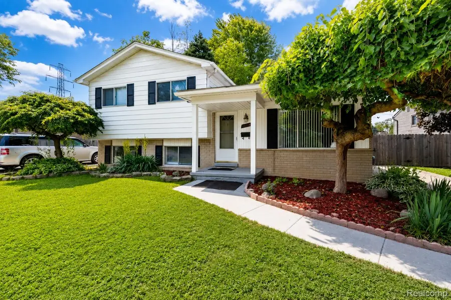 33828 Stonewood Drive, Sterling Heights, MI 48312 - #2