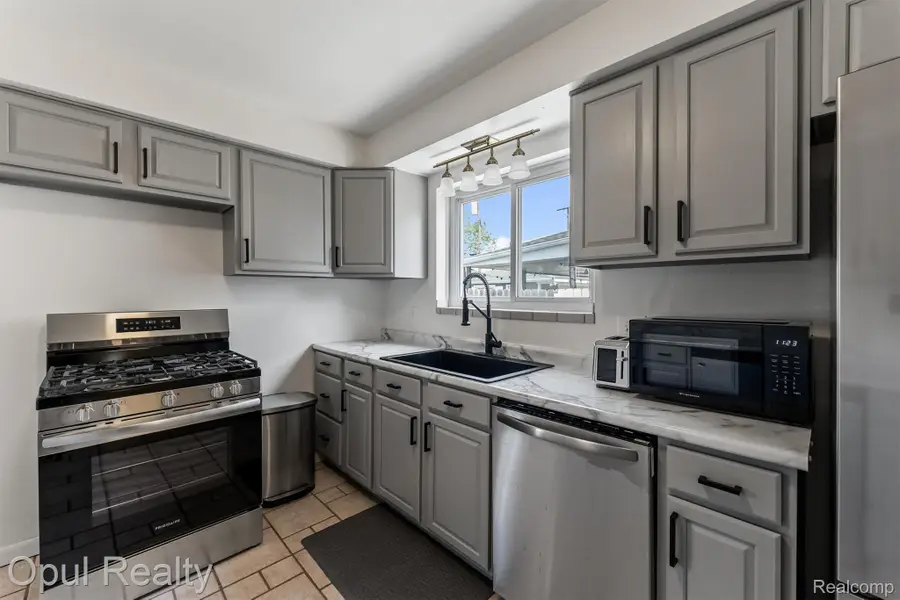 7799 Gary Avenue, Westland, MI 48185 - #3