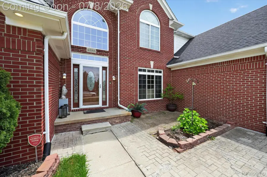 48166 Ellington Drive, Macomb, MI 48044 - #2