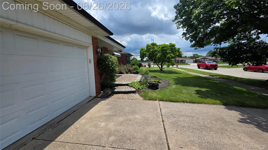 29120 Dover Avenue, Warren, MI 48088 - #3