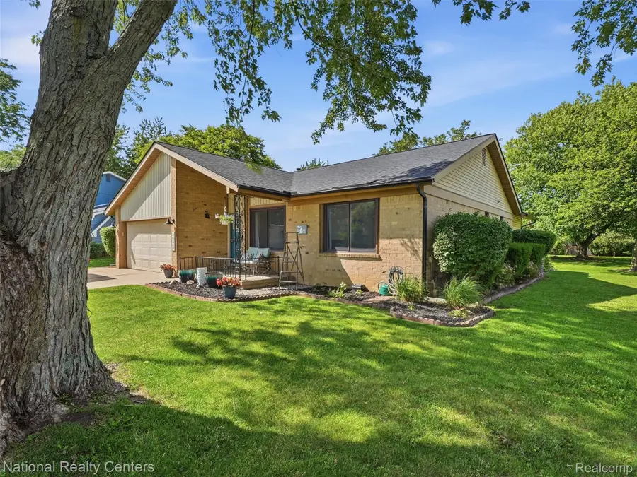 40368 Village Wood Road, Novi, MI 48375 - #3
