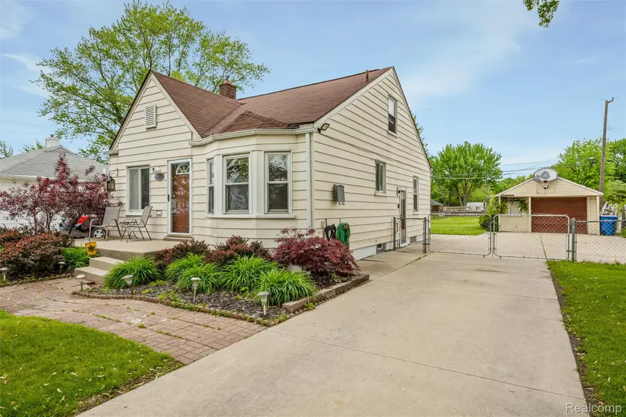 8181 Vermont Avenue, Warren, MI 48093 - #3