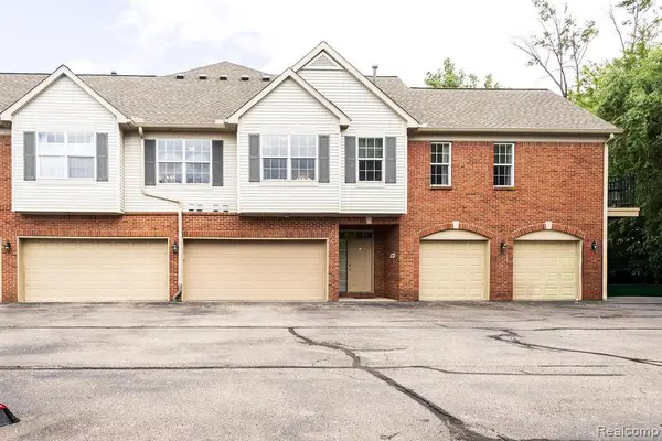 23044 Williamsburg Circle, Woodhaven, MI 48183
