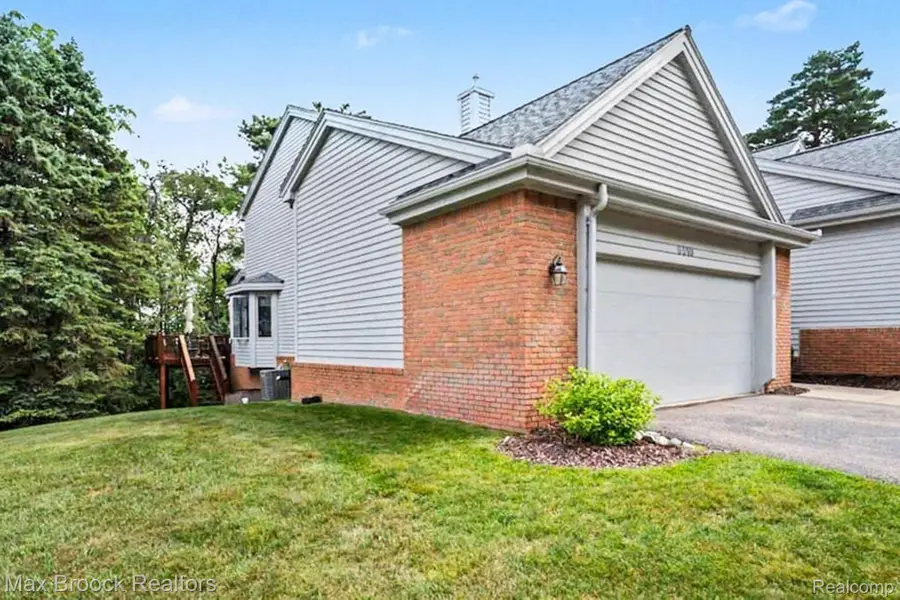 6510 Scenic Pines Court, Clarkston, MI 48346 - #3