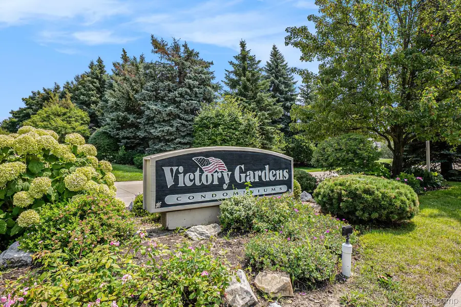 5477 Victory Circle, Sterling Heights, MI 48310 - #2