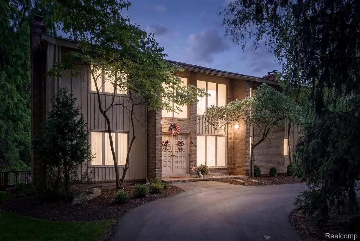 5863 Seville Circle, Orchard Lake Village, MI 48324 - #1