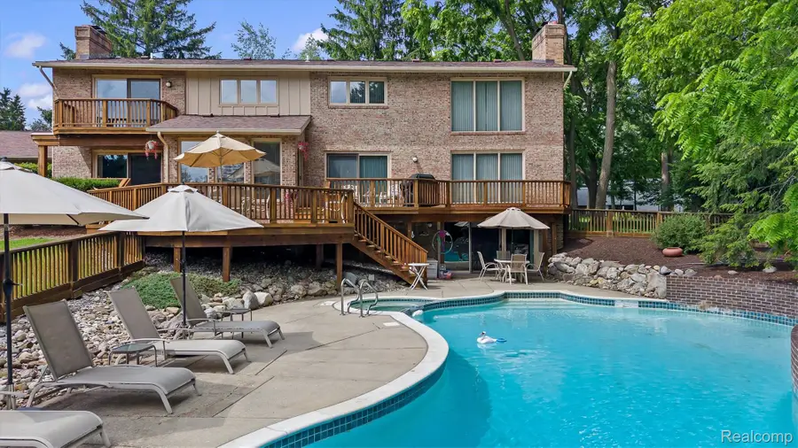 5863 Seville Circle, Orchard Lake Village, MI 48324 - #3