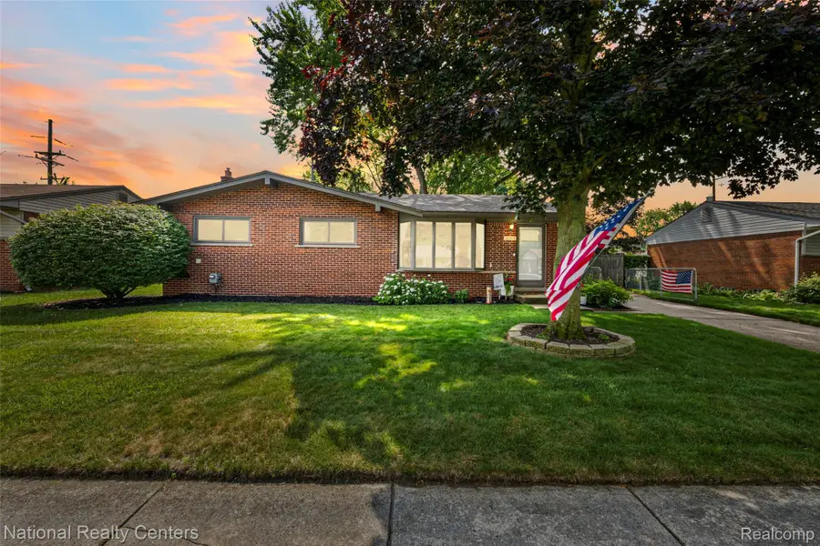 36415 Dowling Street, Livonia, MI 48150 - #2