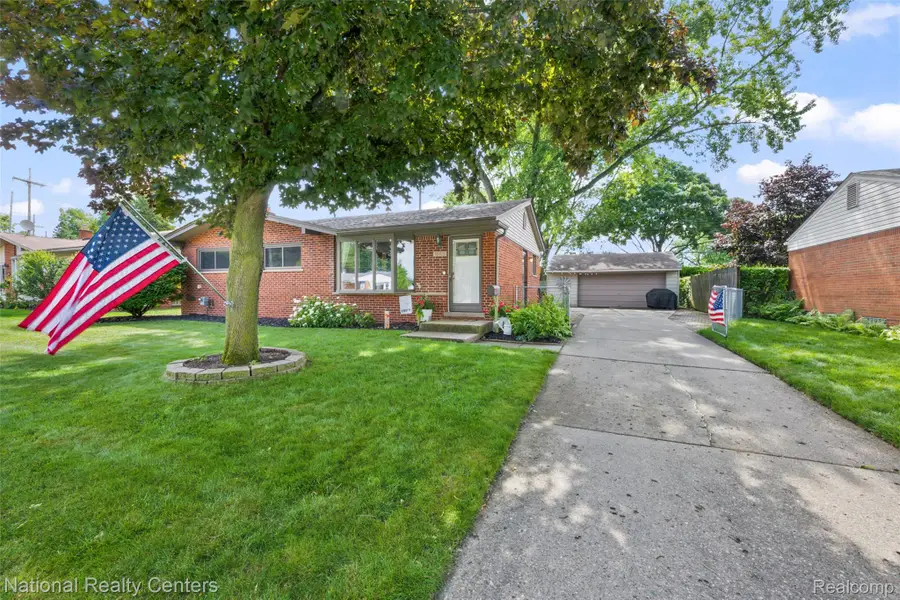 36415 Dowling Street, Livonia, MI 48150 - #3