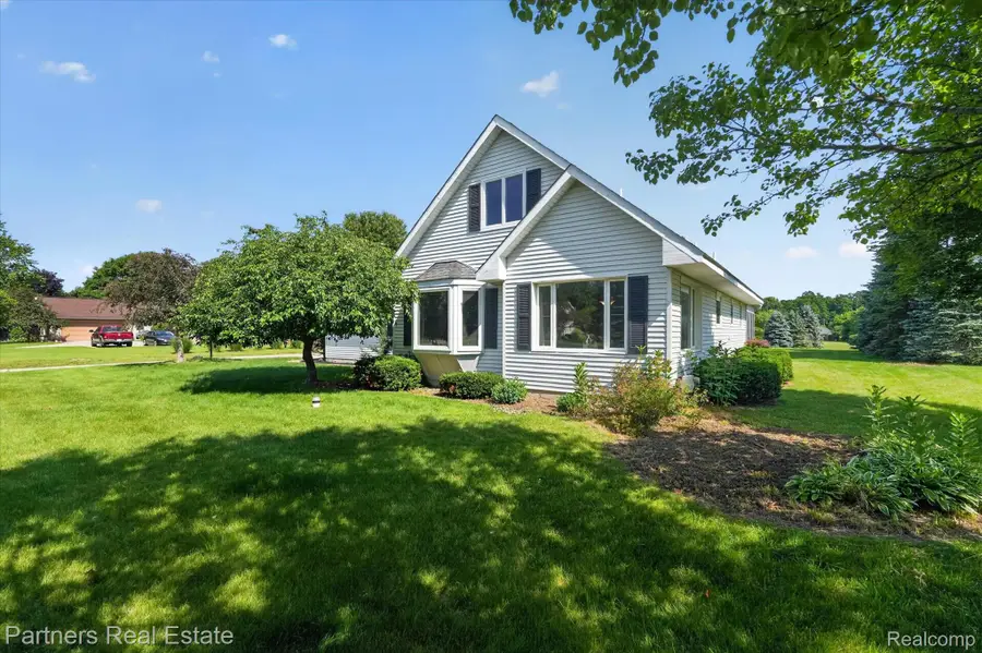 9145 Apple Orchard Drive, Fenton, MI 48430 - #2