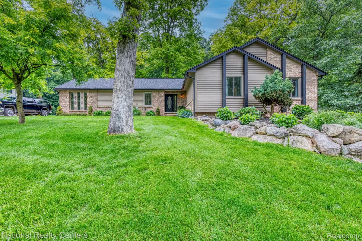 2900 Lynn Drive, White Lake, MI 48386 - #1