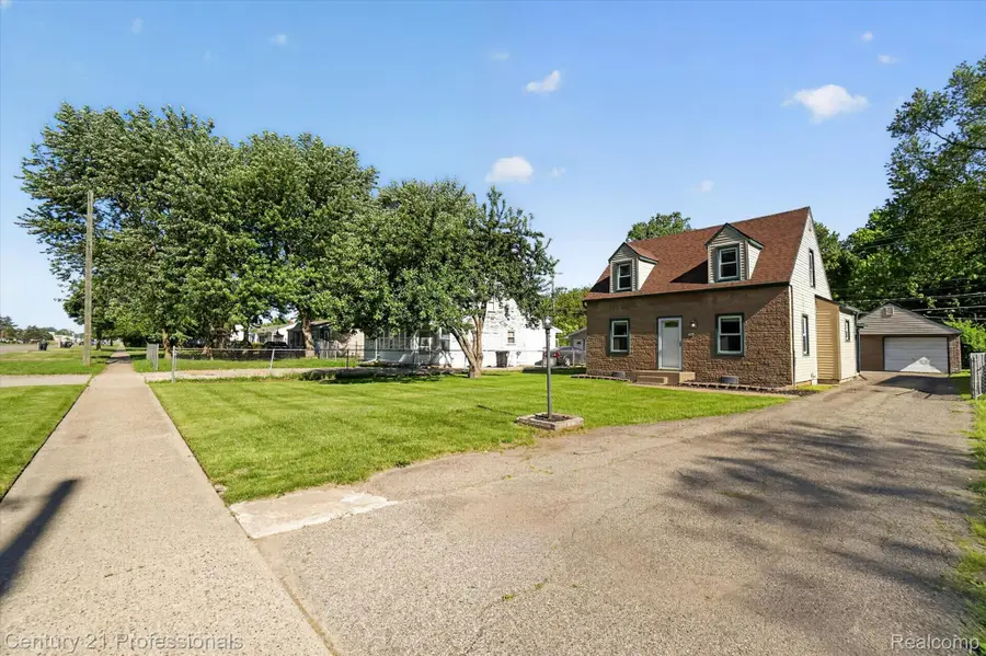 28524 7 Mile Road, Livonia, MI 48152 - #3