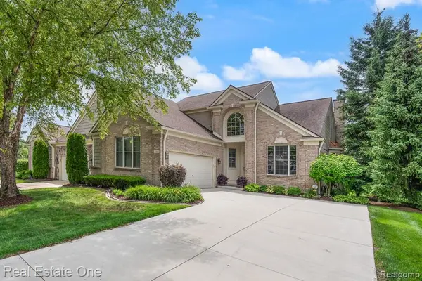 1904 Dunham Drive #12, Rochester, MI 48306