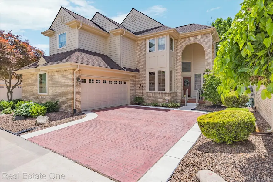 38141 S. Vista Road, Livonia, MI 48152 - #2