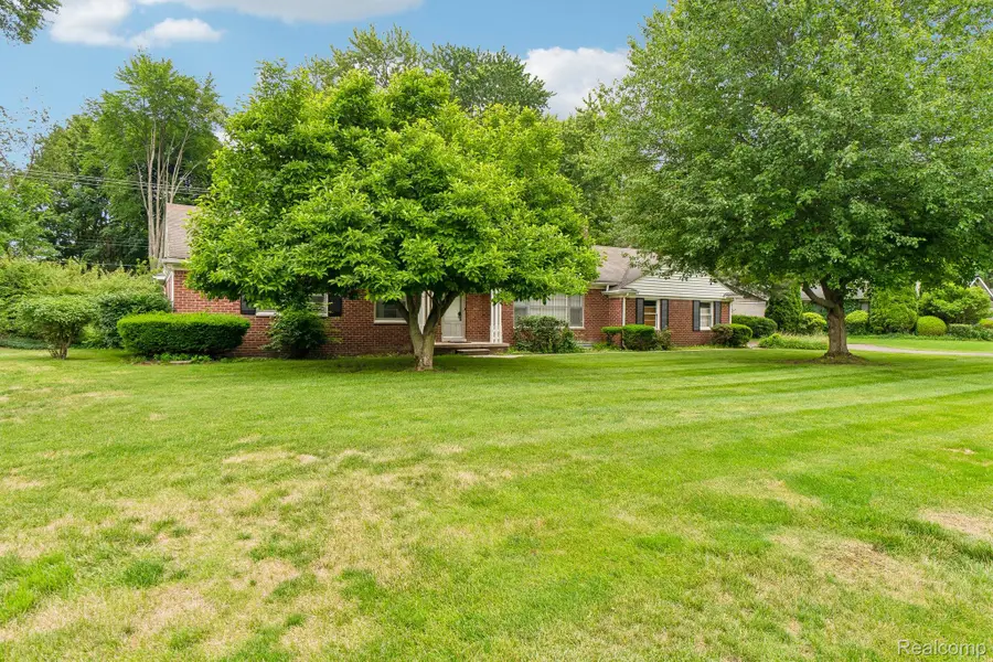 6105 Gilbert Lake Road, Bloomfield, MI 48301 - #3