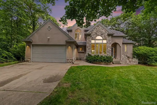 13445 Chateau Cove Drive, Holly, MI 48442