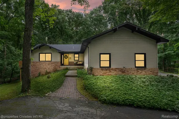 1625 Perry Lake Road, Ortonville, MI 48462