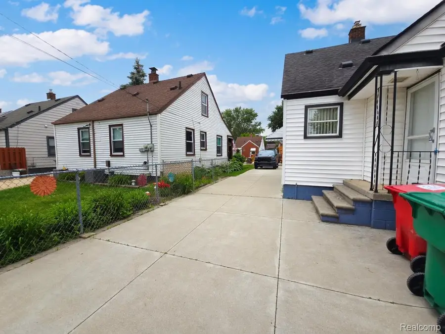 23776 Normandy Avenue, Eastpointe, MI 48021 - #3