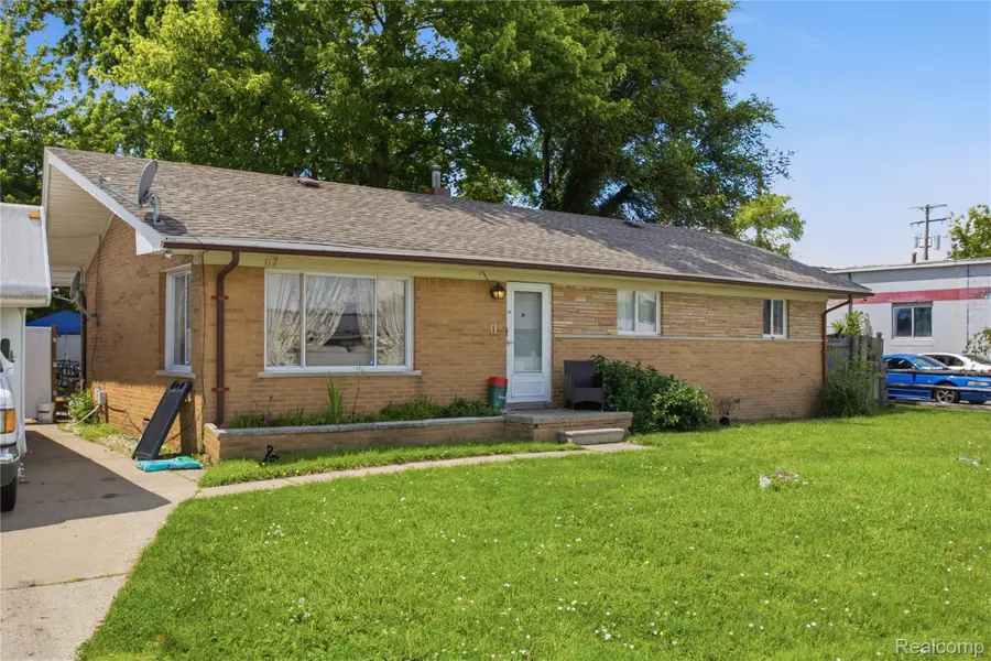 117 N Groesbeck Highway, Mount Clemens, MI 48043 - #2