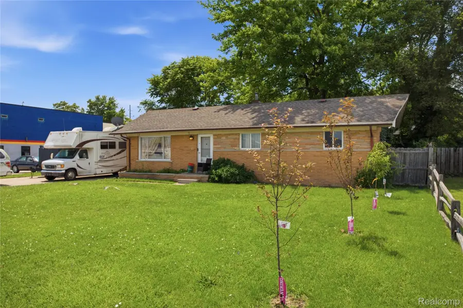 117 N Groesbeck Highway, Mount Clemens, MI 48043 - #3