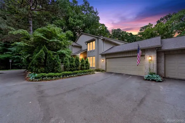 1262 Woodcrest Circle, BloomfieldHills, MI 48304