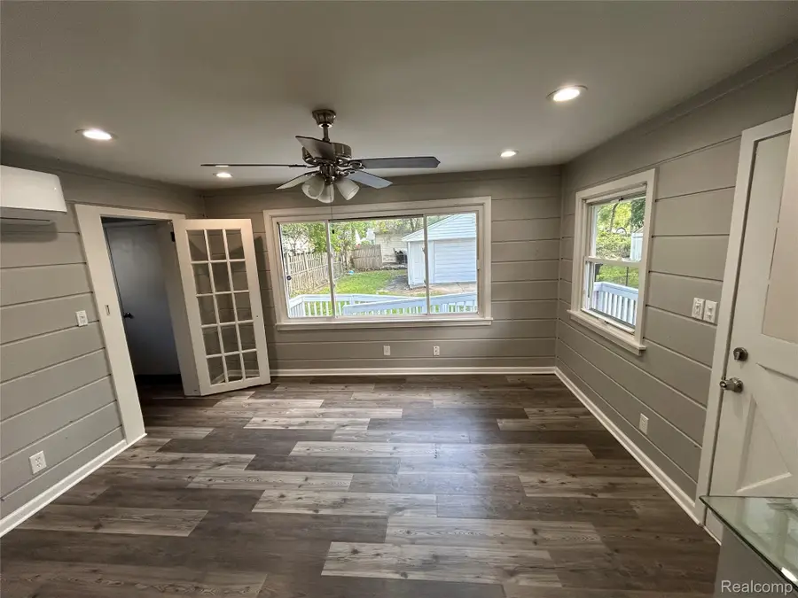 24095 Stanford Street, Dearborn Heights, MI 48125 - #3