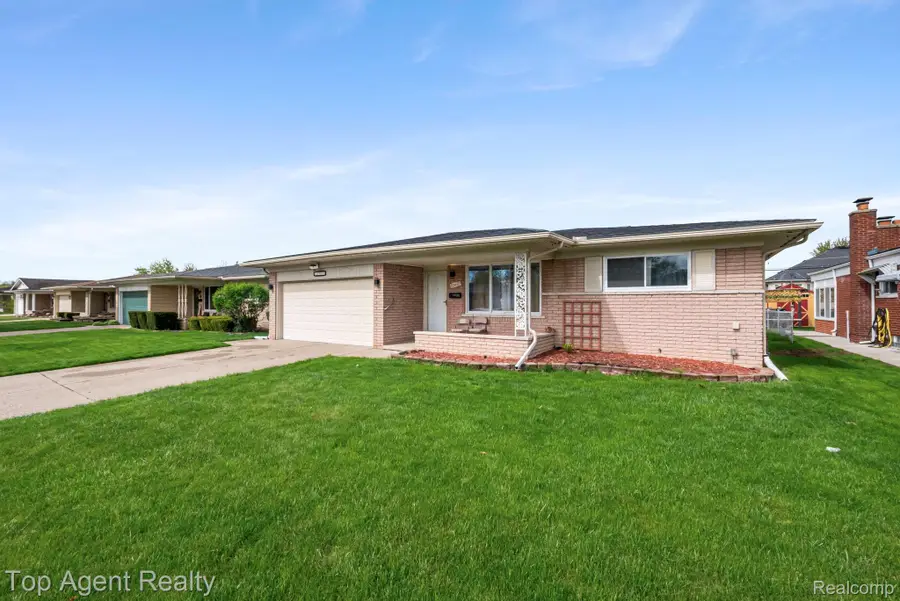 33437 Somerset Drive, Sterling Heights, MI 48312 - #2